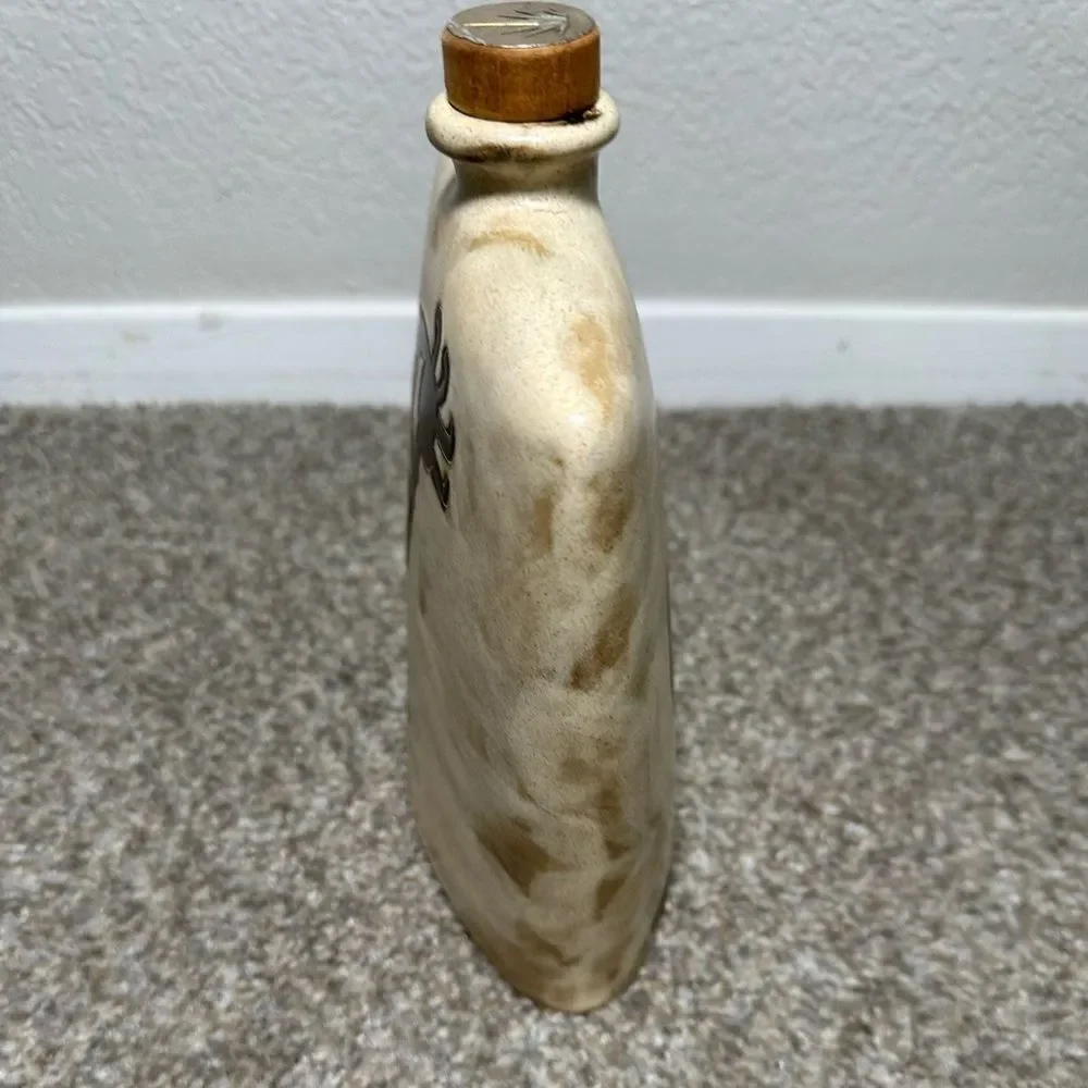 ‎Mara Kokopelli Design Decanter Stoneware Handmade
